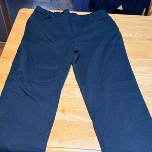 Gloria Vanderbilt Straight Leg Pants in Black